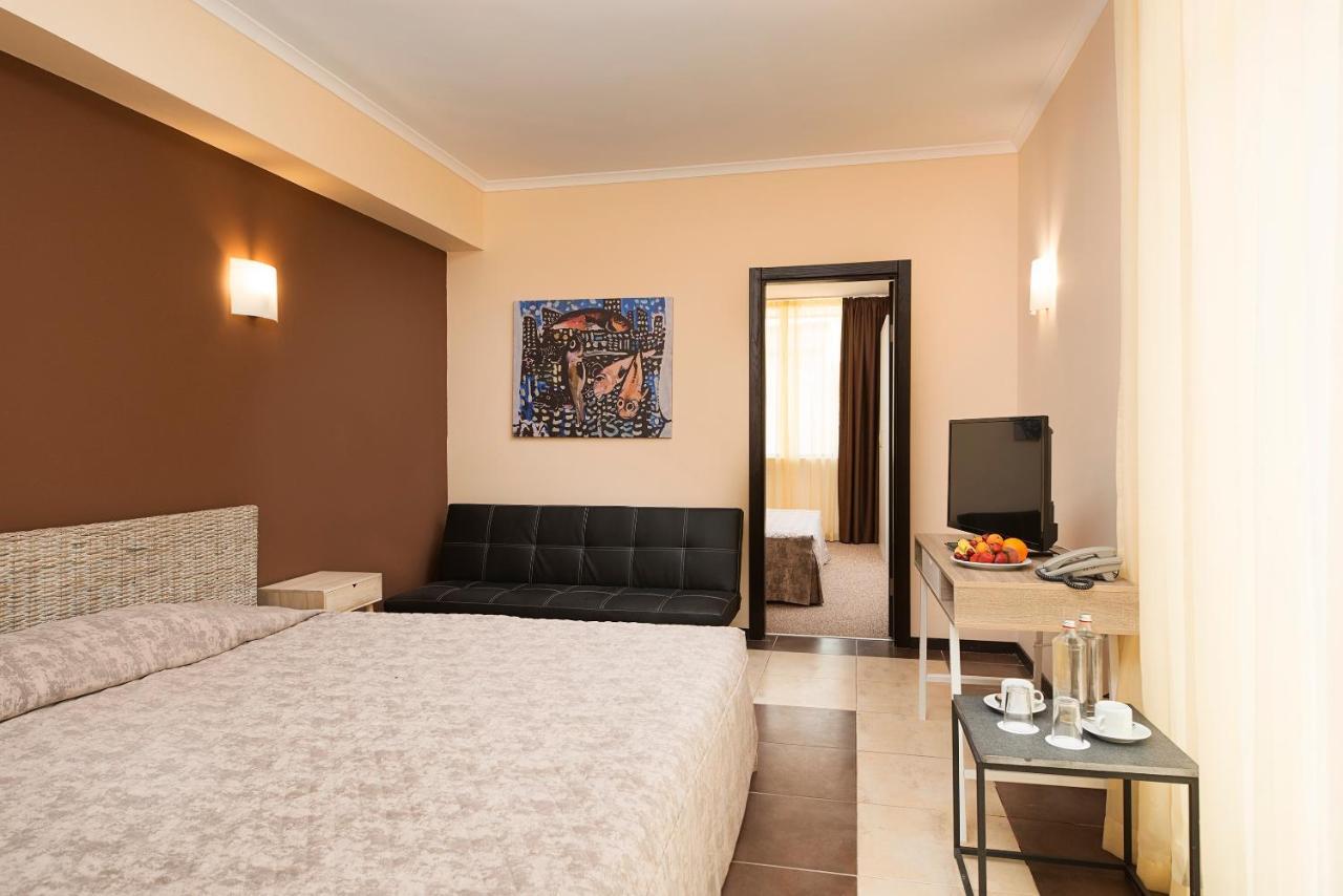 Family Suite,1643755377:JPEG